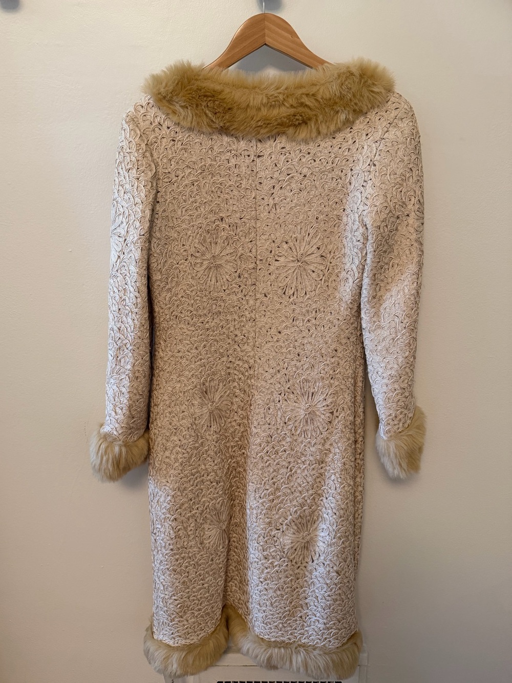 Vintage Sue Wong Cream Faux Fur Trim Coat with Blush Pink Satin-Lining - Picture 6 of 11